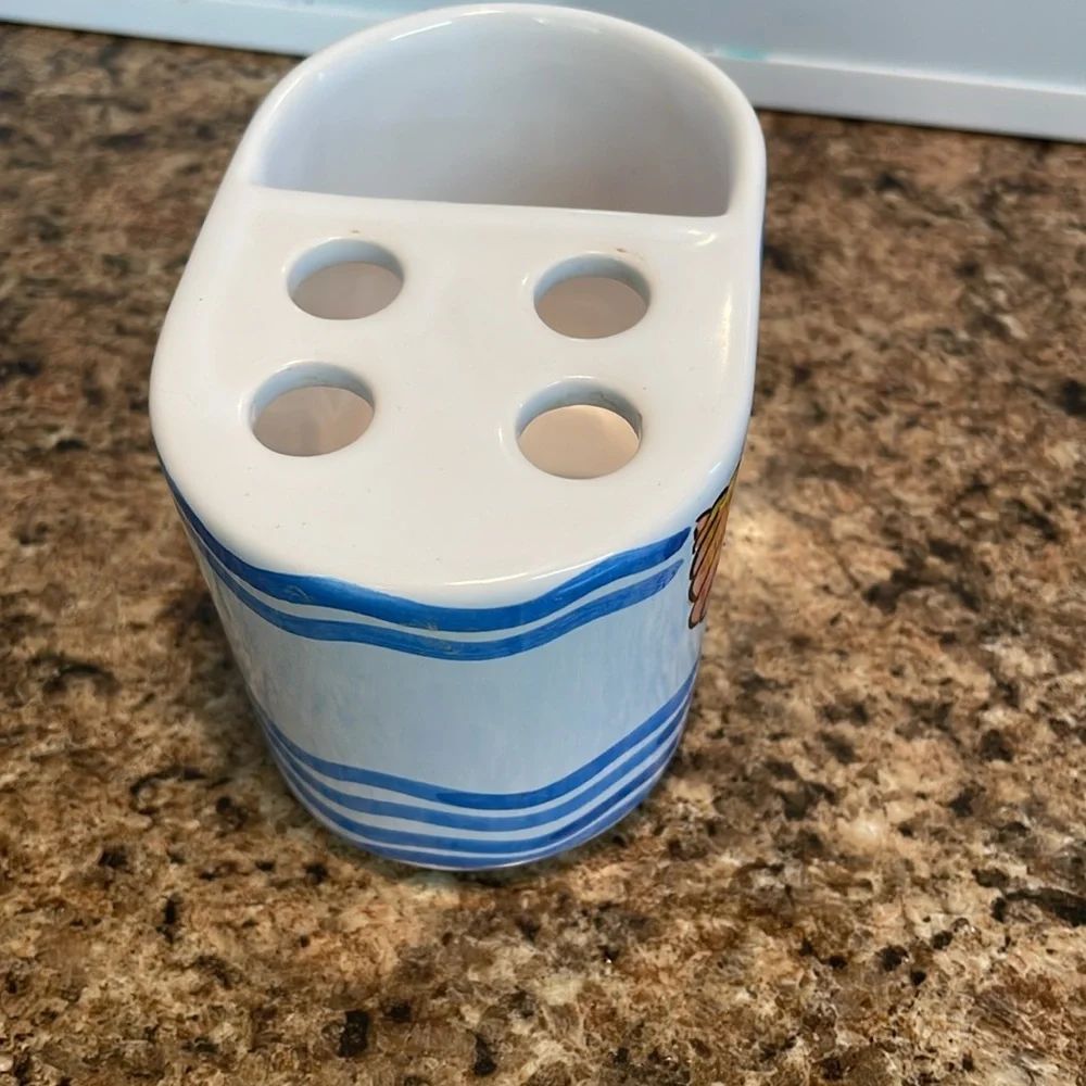 Seashell Ceramic Toothbrush Holder‎